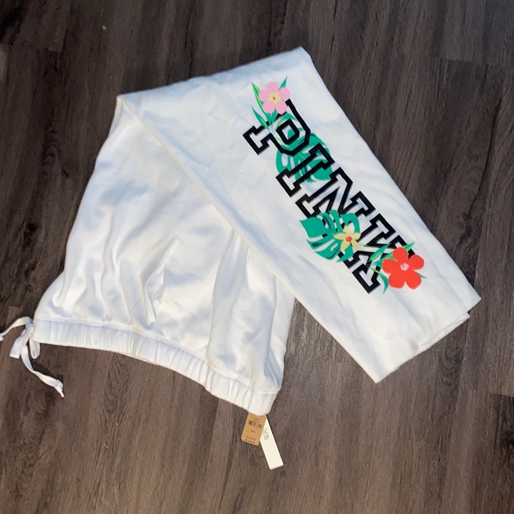 Victoria’ Secret PINK! Tropical print sweats